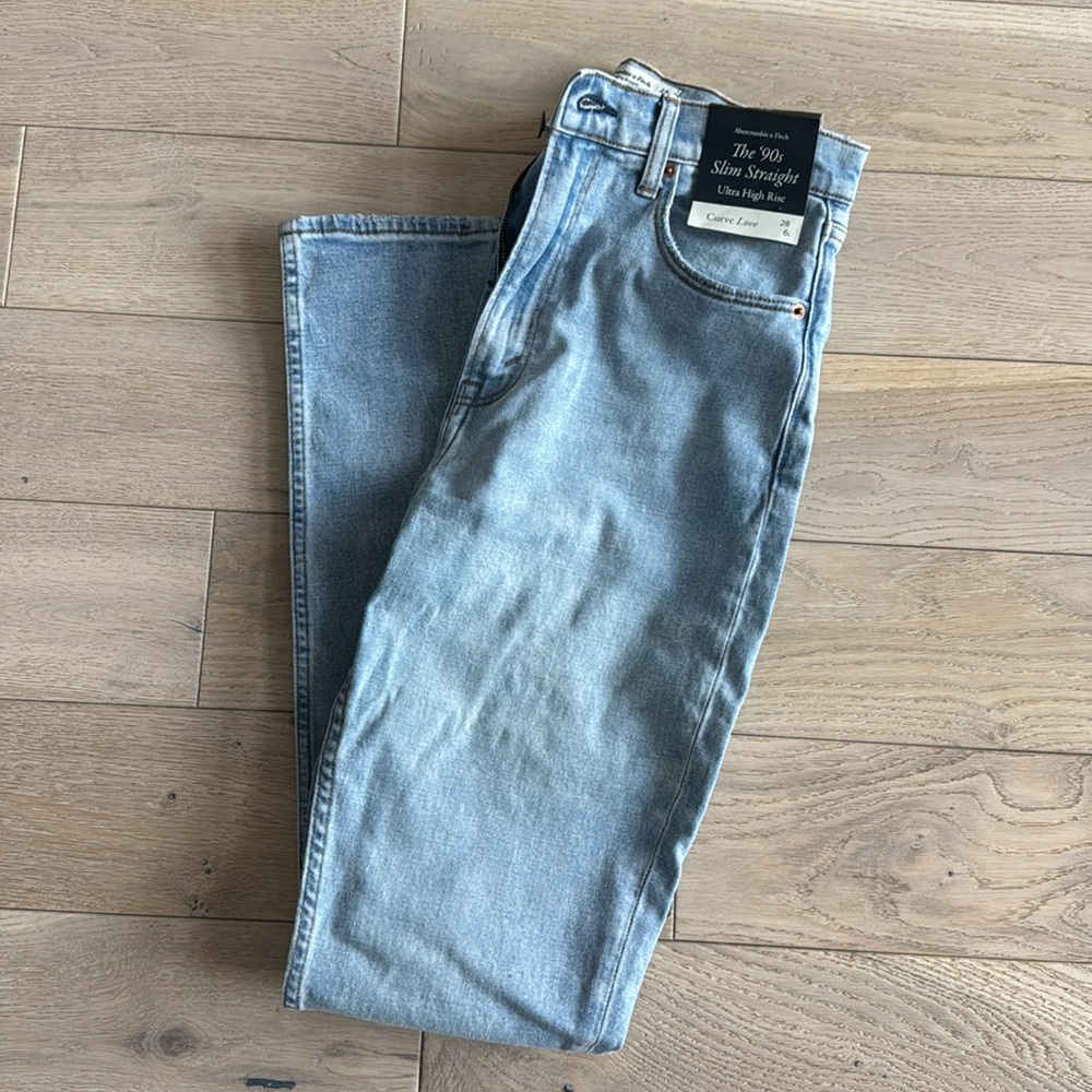 NWT Abercrombie & Fitch 90’s Slim Straight Ultra High Rise Curve Love Jean 28 6L